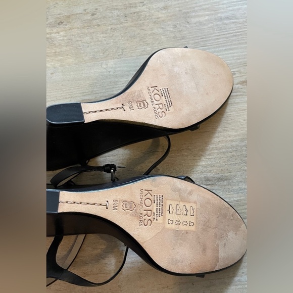 Michael kors wedge shoes - Picture 4 of 4